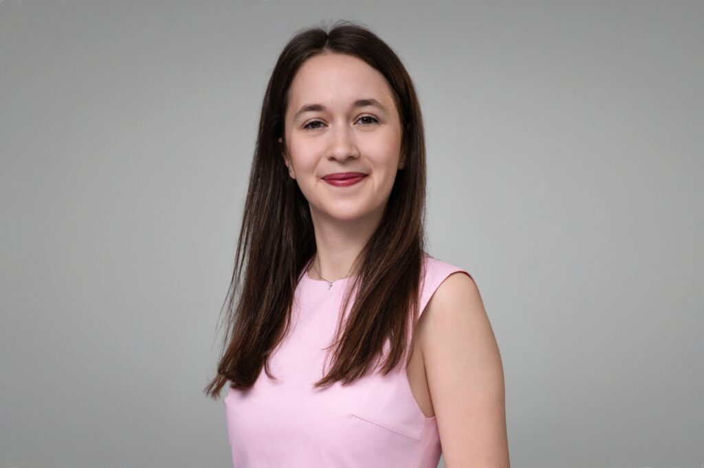 Ruxandra Burghelia - specialist GDPR echipa GDPR Complet